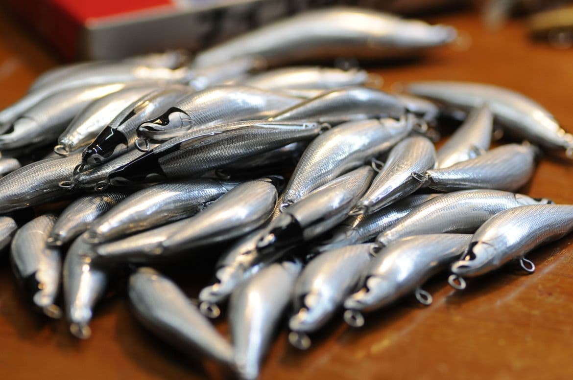 銀色に輝く塗装前のブランク