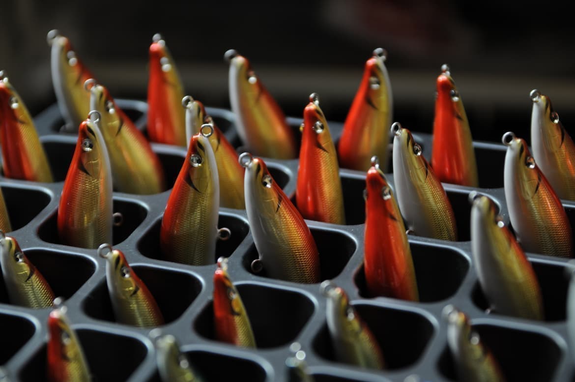 赤色のハンドメイドルアー