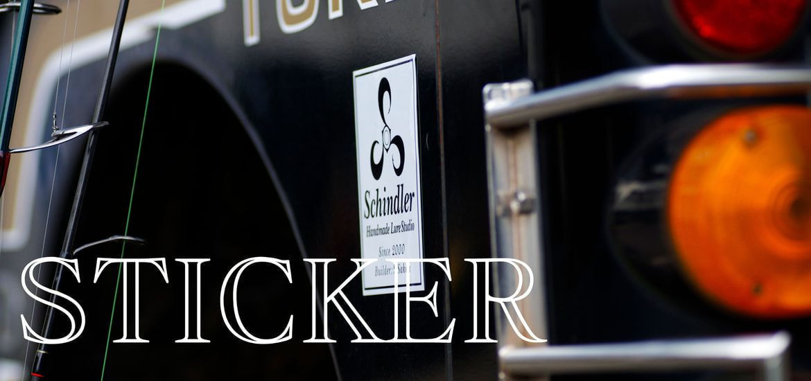 車にシンドラーステッカー