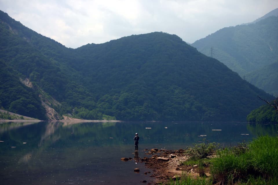 ５月の容器に誘われて来た湖